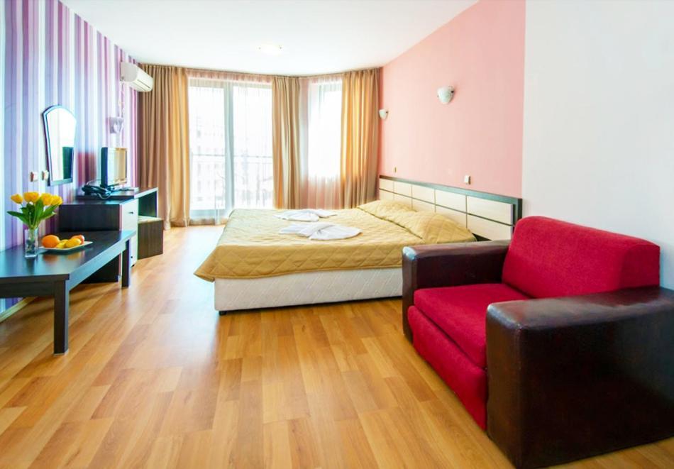 South Beach Hotel - New Management And Free Beach Access Tsarevo Esterno foto